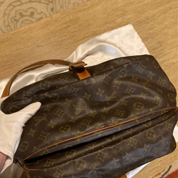 🔴SOLD🔴Authenticated Louis Vuitton Saumur Bag - Picture 3 of 10